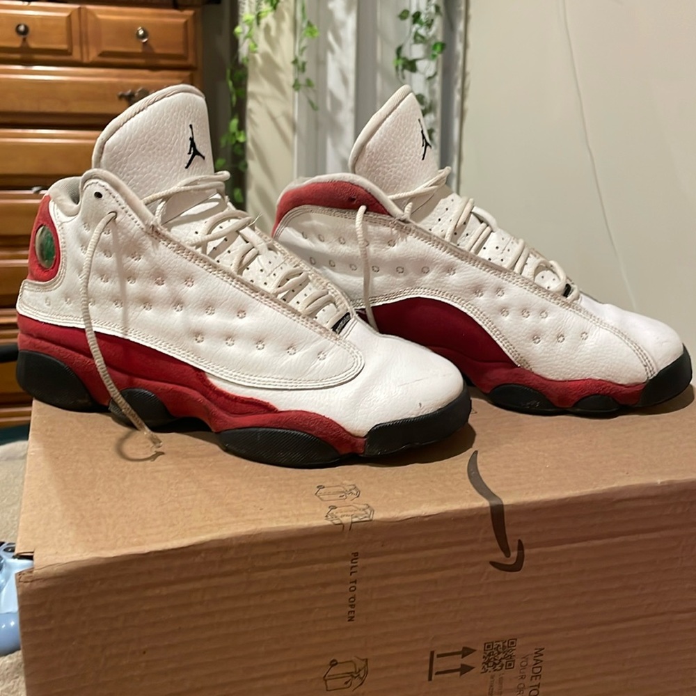Jordan 13 Retro Chicago Cherry - Men’s 6.5 / Women’s 8.5